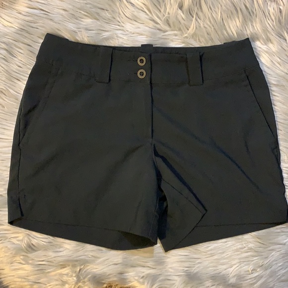 ✨ NIKE GOLF SHORTS SIZE 2 ✨ - Picture 3 of 4
